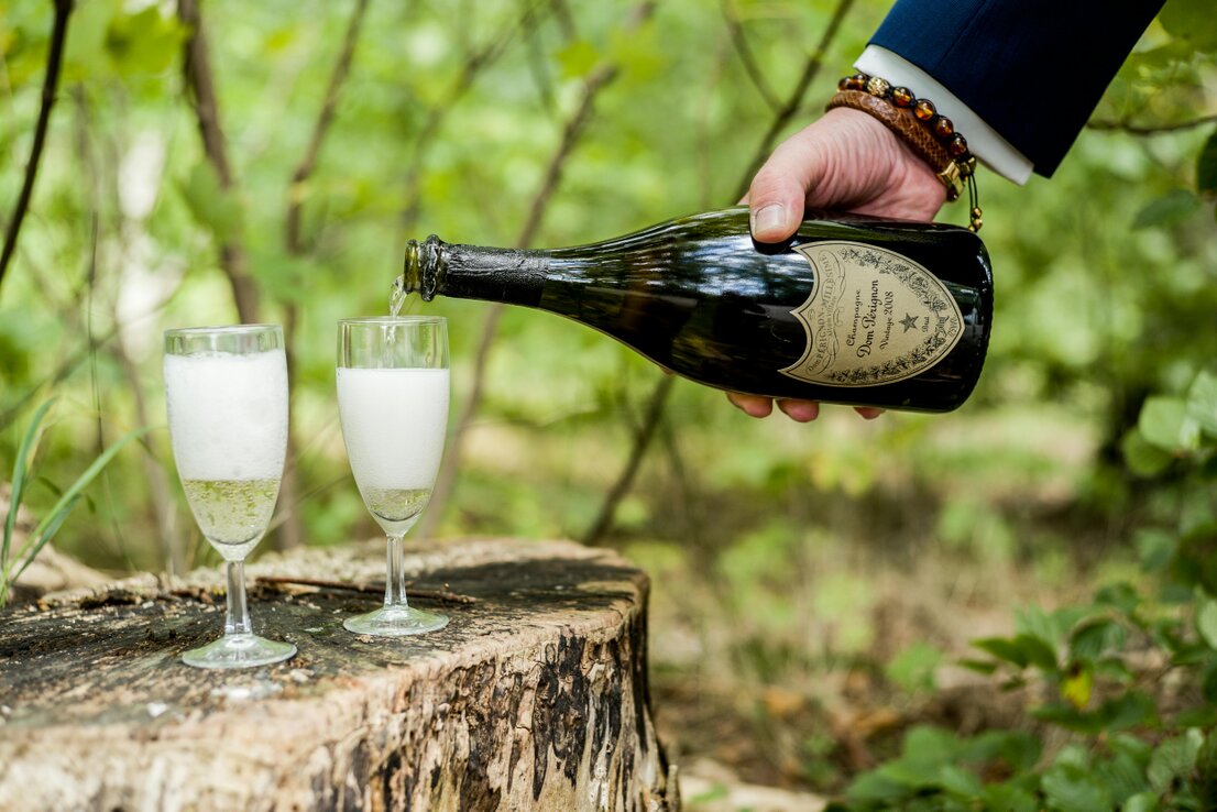 Flûte di spumante con bollicine